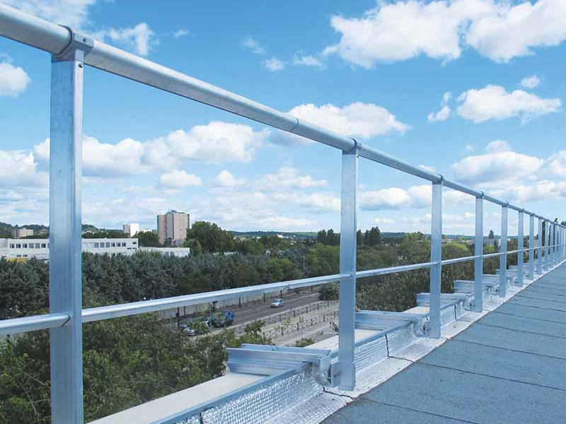 Dachgel&auml;nder zur Absturzsicherung