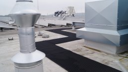 Slip-proof and well-defined routing with ROOFWALK Crossgrip